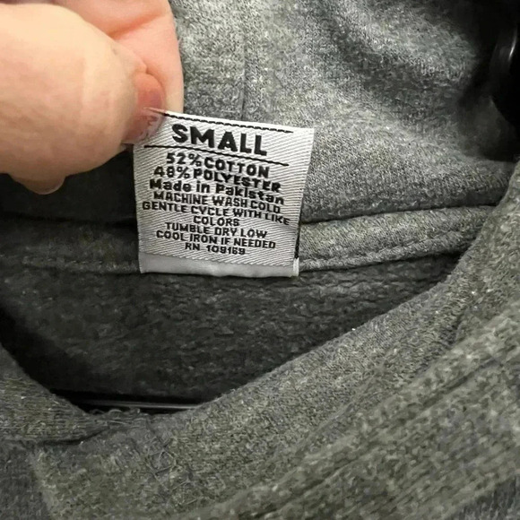 Buc-ee’s Hoodie UNISEX SMALL Gray Pullover Graphic Print Distressed Sweater - Picture 2 of 3